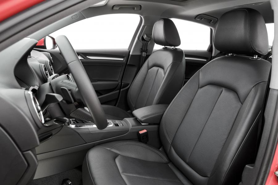 Интерьер Audi A3 Sedan 1.4 TFSI Flex (8V) 2017 года  (LA) (фото 5 из 19)